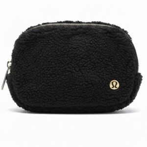 Lululemon “Everywhere Fleece” Belt Bag
2022 Black New With Tags!